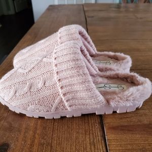 Jessica Simpson pink faux fur slippers Size M(7-8)